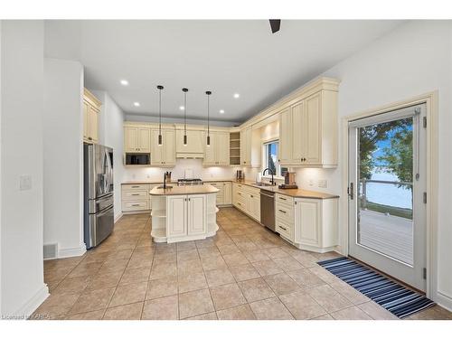 4744 Bath Road, Loyalist Township, ON - Indoor Photo Showing Kitchen