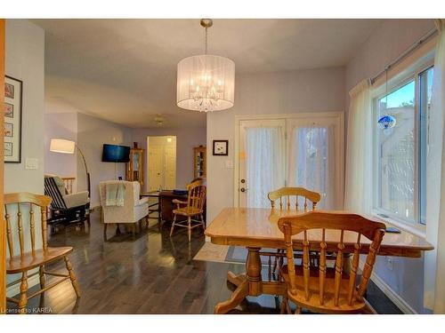 300 Academy Street, Bath, ON - Indoor Photo Showing Dining Room