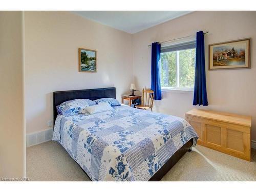 300 Academy Street, Bath, ON - Indoor Photo Showing Bedroom