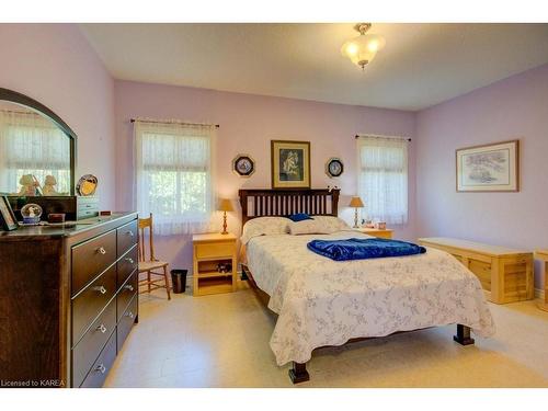 300 Academy Street, Bath, ON - Indoor Photo Showing Bedroom