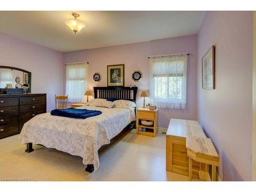 300 Academy Street, Bath, ON - Indoor Photo Showing Bedroom