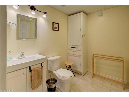 300 Academy Street, Bath, ON - Indoor Photo Showing Bathroom