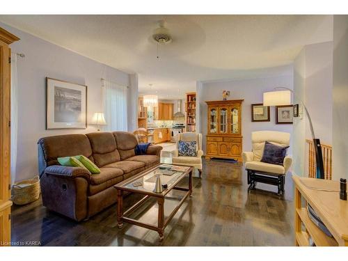 300 Academy Street, Bath, ON - Indoor Photo Showing Living Room