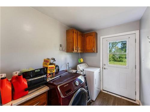 4999 Bath Road, Bath, ON - Indoor Photo Showing Laundry Room