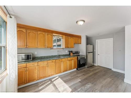 4999 Bath Road, Bath, ON - Indoor Photo Showing Kitchen