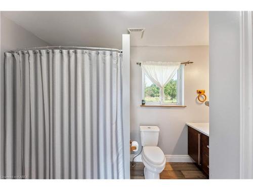 4999 Bath Road, Bath, ON - Indoor Photo Showing Bathroom