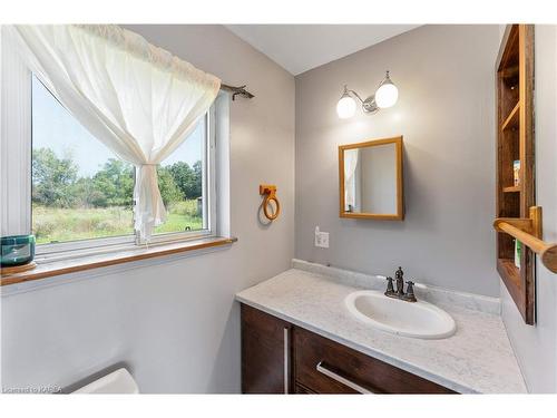 4999 Bath Road, Bath, ON - Indoor Photo Showing Bathroom