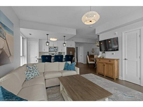 306-129 South Street, Gananoque, ON - Indoor Photo Showing Living Room