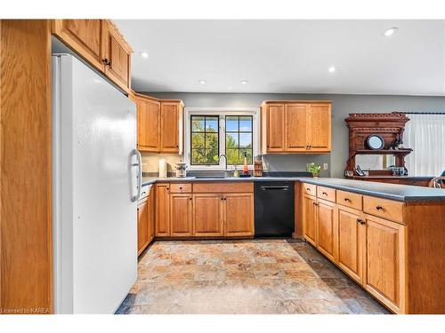 1733 Hitchcock Drive, Inverary, ON - Indoor Photo Showing Kitchen