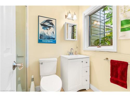 1733 Hitchcock Drive, Inverary, ON - Indoor Photo Showing Bathroom