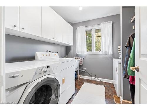 1733 Hitchcock Drive, Inverary, ON - Indoor Photo Showing Laundry Room