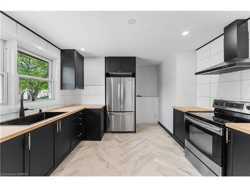 1218 Johnson Street, Kingston, ON - Indoor Photo Showing Kitchen With Upgraded Kitchen