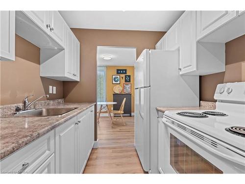 114-358 Queen Mary Road, Kingston, ON - Indoor Photo Showing Kitchen