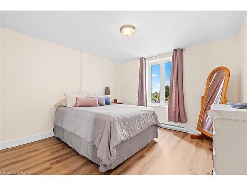 114-358 Queen Mary Road, Kingston, ON - Indoor Photo Showing Bedroom