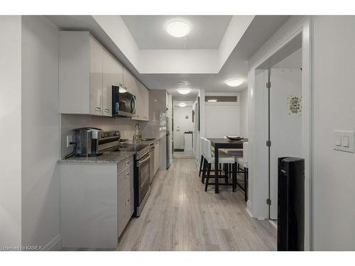 320-652 Princess Street, Kingston, ON - Indoor Photo Showing Kitchen