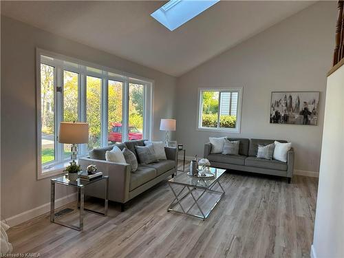 135 Factory Lane Lane, Bath, ON - Indoor Photo Showing Living Room