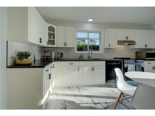 135 Factory Lane Lane, Bath, ON - Indoor Photo Showing Kitchen