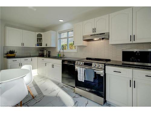 135 Factory Lane Lane, Bath, ON - Indoor Photo Showing Kitchen