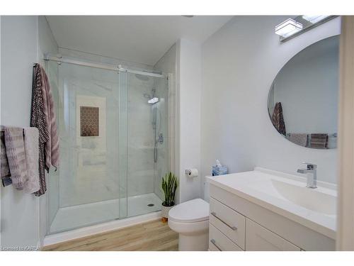 135 Factory Lane Lane, Bath, ON - Indoor Photo Showing Bathroom