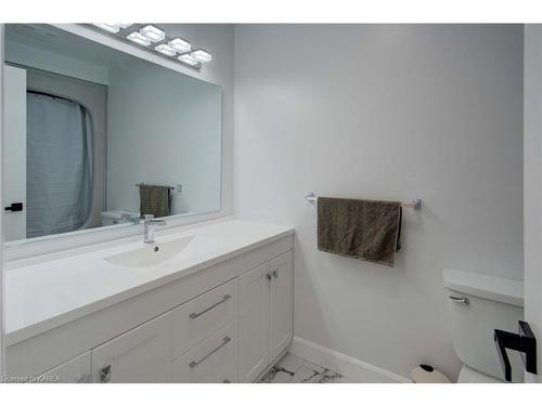 135 Factory Lane Lane, Bath, ON - Indoor Photo Showing Bathroom