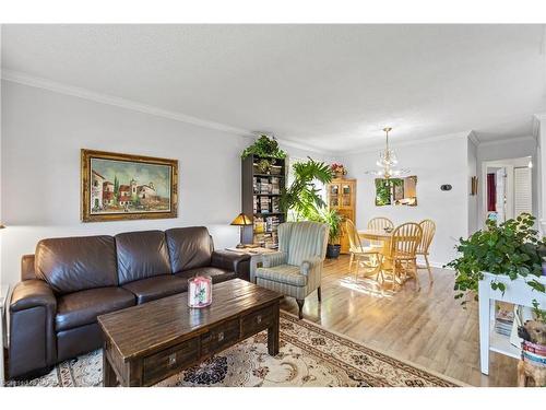 1182 Queensland Place, Brockville, ON - Indoor Photo Showing Living Room