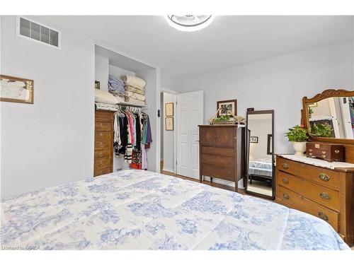 1182 Queensland Place, Brockville, ON - Indoor Photo Showing Bedroom