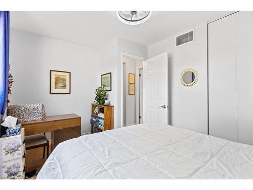 1182 Queensland Place, Brockville, ON - Indoor Photo Showing Bedroom