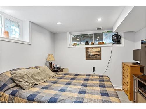 1182 Queensland Place, Brockville, ON - Indoor Photo Showing Bedroom