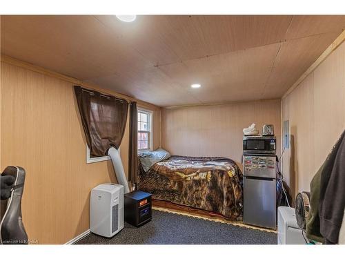 1182 Queensland Place, Brockville, ON - Indoor Photo Showing Bedroom