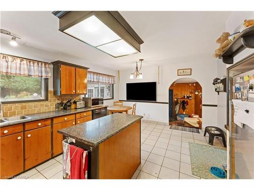 1304 Old Wilton Road, Odessa, ON - Indoor Photo Showing Kitchen