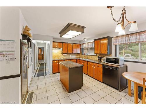 1304 Old Wilton Road, Odessa, ON - Indoor Photo Showing Kitchen