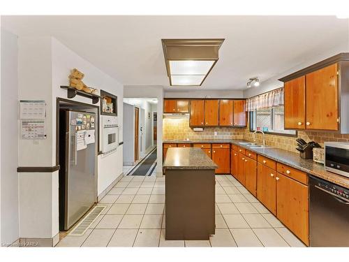 1304 Old Wilton Road, Odessa, ON - Indoor Photo Showing Kitchen