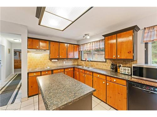 1304 Old Wilton Road, Odessa, ON - Indoor Photo Showing Kitchen