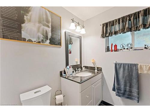 1304 Old Wilton Road, Odessa, ON - Indoor Photo Showing Bathroom