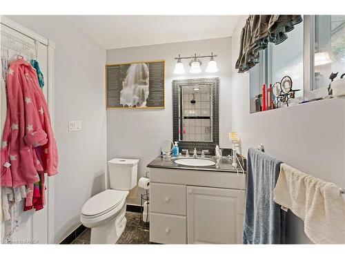 1304 Old Wilton Road, Odessa, ON - Indoor Photo Showing Bathroom