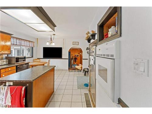 1304 Old Wilton Road, Odessa, ON - Indoor Photo Showing Kitchen