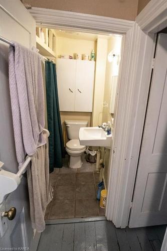 76-78 North Street, Kingston, ON - Indoor Photo Showing Bathroom