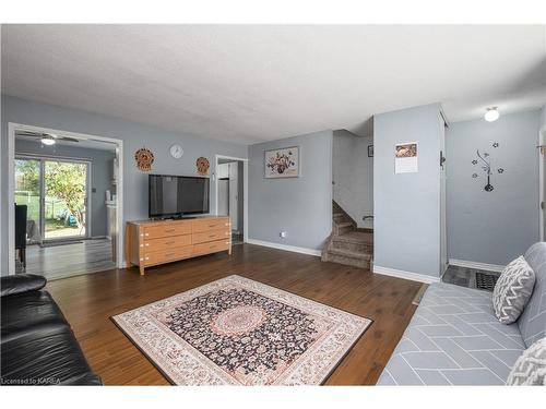 840 Milford Drive, Kingston, ON - Indoor Photo Showing Living Room