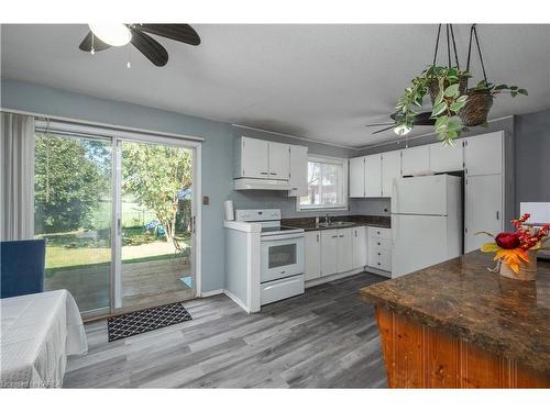 840 Milford Drive, Kingston, ON - Indoor Photo Showing Kitchen