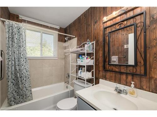 840 Milford Drive, Kingston, ON - Indoor Photo Showing Bathroom