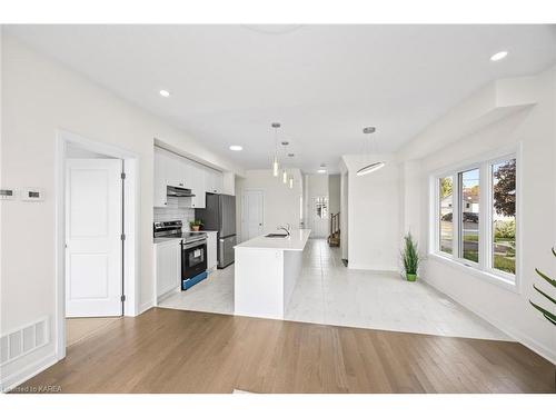 165 Purdy Road, Bath, ON - Indoor Photo Showing Kitchen