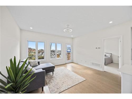 165 Purdy Road, Bath, ON - Indoor Photo Showing Living Room