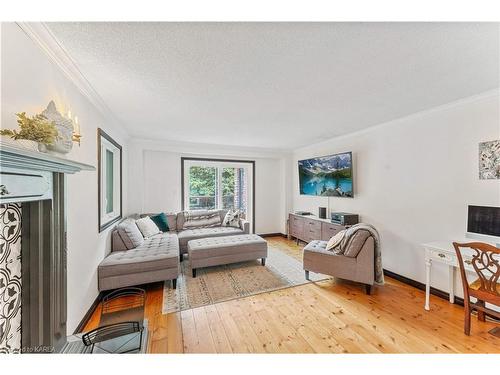 1946 Cordukes Road, Kingston, ON - Indoor Photo Showing Living Room