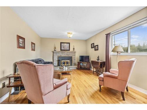 616 Pimlico Place, Kingston, ON - Indoor Photo Showing Living Room With Fireplace