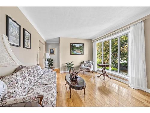 616 Pimlico Place, Kingston, ON - Indoor Photo Showing Living Room