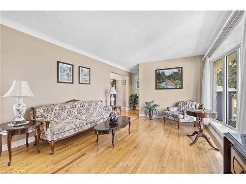 616 Pimlico Place, Kingston, ON - Indoor Photo Showing Living Room