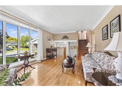 616 Pimlico Place, Kingston, ON - Indoor Photo Showing Living Room