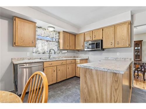 616 Pimlico Place, Kingston, ON - Indoor Photo Showing Kitchen