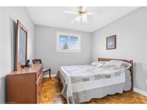 616 Pimlico Place, Kingston, ON - Indoor Photo Showing Bedroom