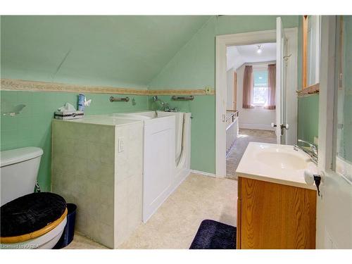 22 Davis Lock Road, Elgin, ON - Indoor Photo Showing Bathroom